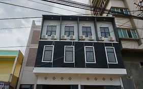 RedDoorz Syariah near RSUD Siti Fatimah Palembang